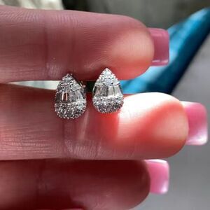 💎Petite Teardrop (Waterdrop) Diamond Stud Earrings💎